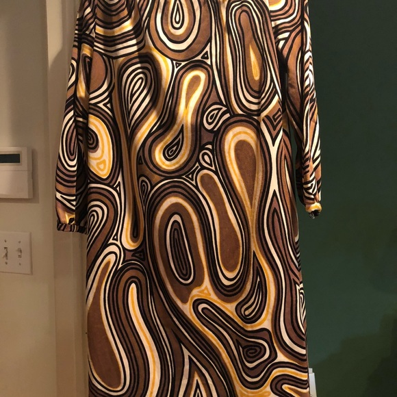 Retro dress!!! Very fun and flattering!!! - Picture 5 of 8